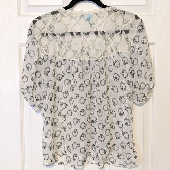 h.i.p. White Sheer Black Floral Button Top Medium - Picture 2 of 8